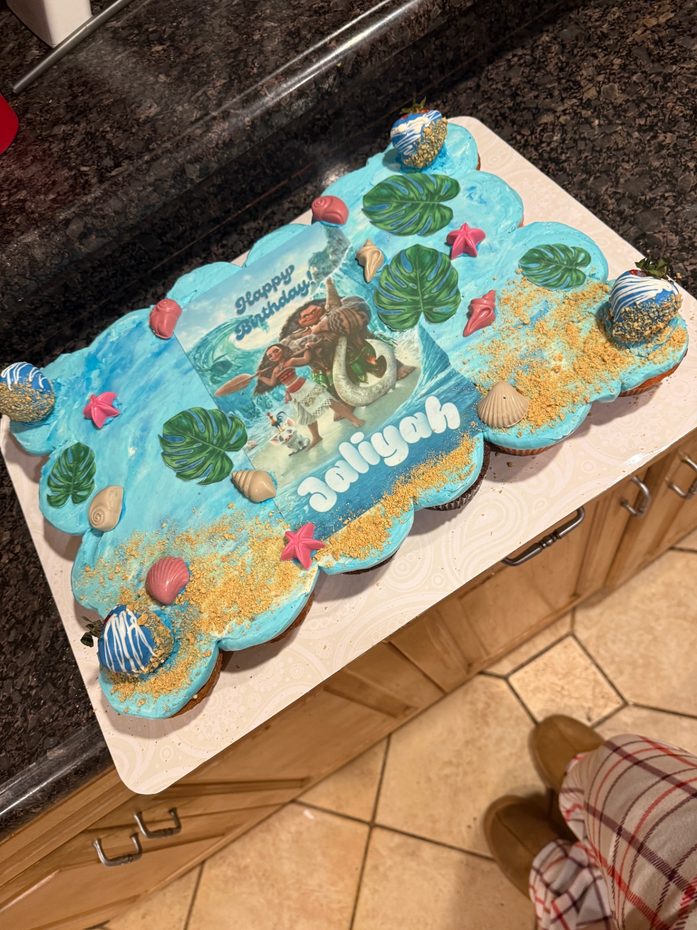 Moana Beach-Themed Pull-Apart Cupcake Cake