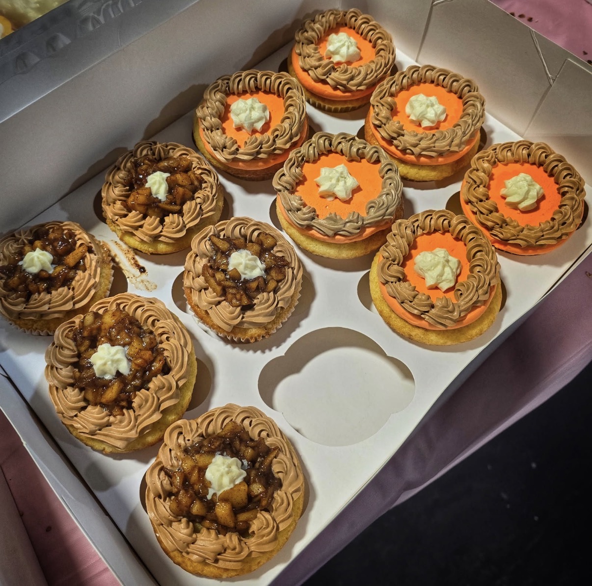 Apple Pie & Pumpkin Spice Fall Cupcakes